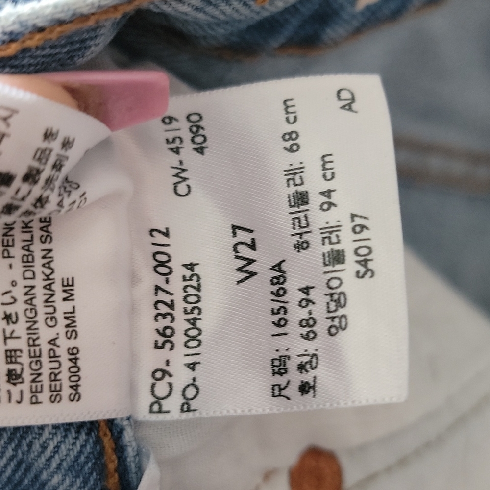 Levis - Picture 4 of 4